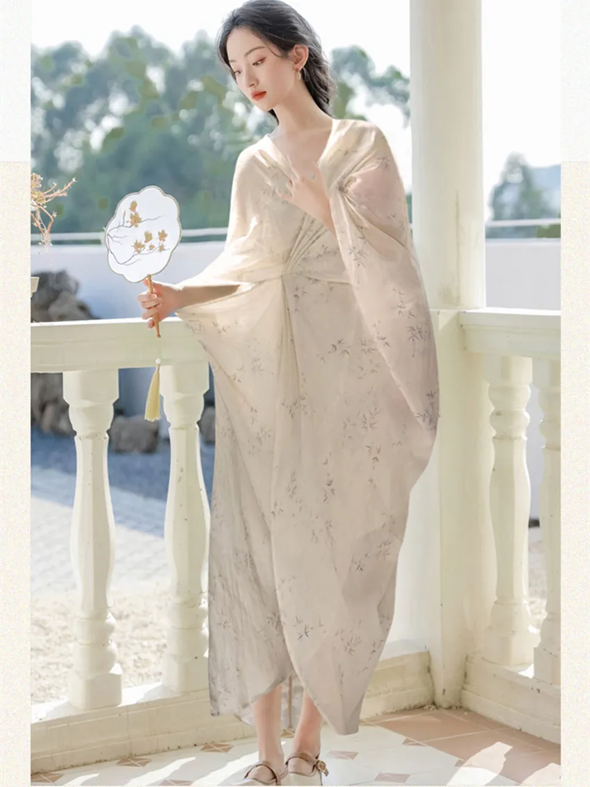 Женское льняное платье с рукавом летучая мышь и V-образным вырезом