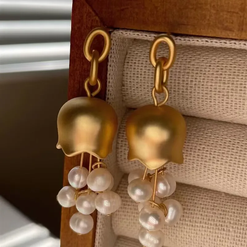 

2022 French vintage matte Orchid of the Valley pearl earrings high-end sense long pearl needle earrings wholesale
