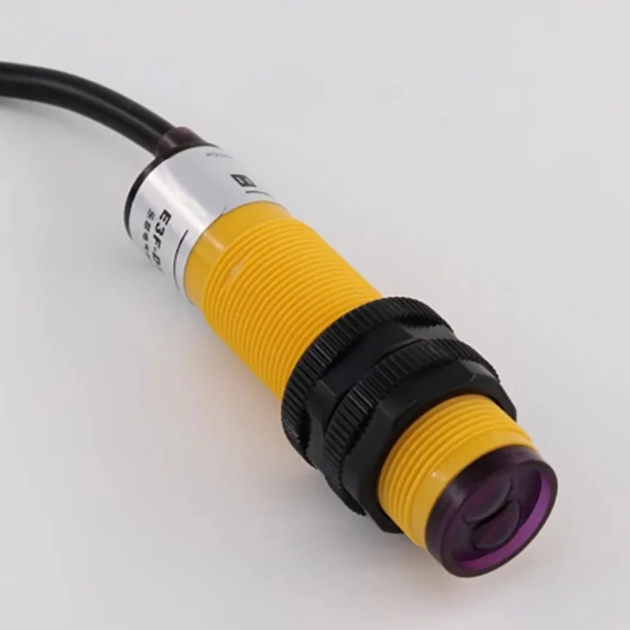 Diffuse reflection infrared photoelectric sensing switch E3F-DS30C4 normally open three wire sensor probe DS10C4