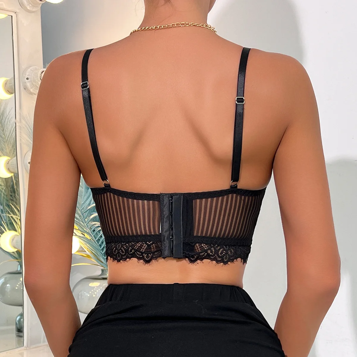 INS New Sexy Deep V-neck Suspender French Lace Underwire Bottoming Bra