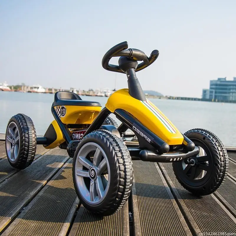 Четырехколесный педальный велосипед Go-Kart