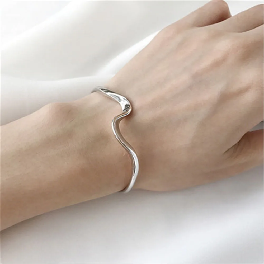 

Light Luxury Irregular Curved Bracelet Stylish White Shell Double-deck Art Wriststrap Simple Adjustable Opening Hand Chain
