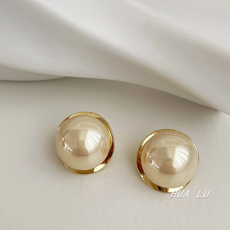 Simple Metal Pearl Round Stud Earrings for Women Girlfriend Trendy Elegant Piercing Wedding Travel Summer Statement Jewelry Gift