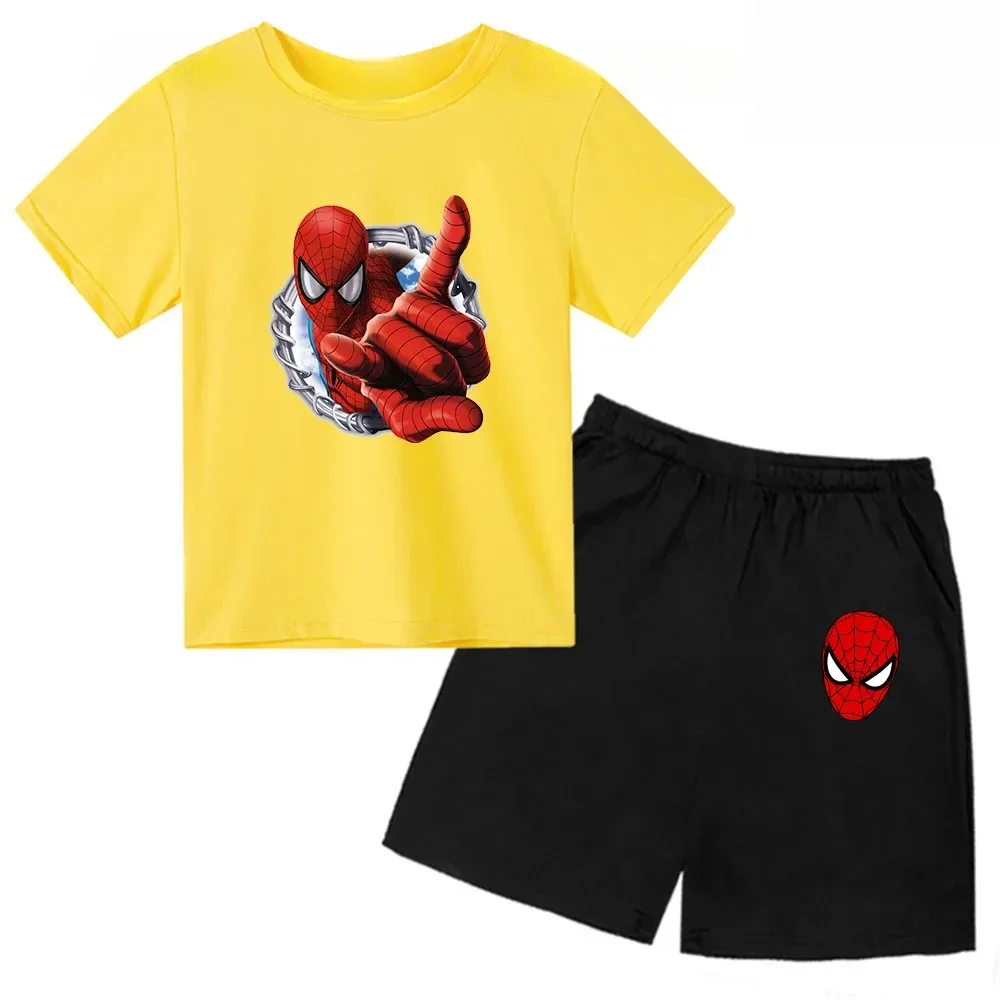 Футболка и шорты с принтом из мультфильма мстители