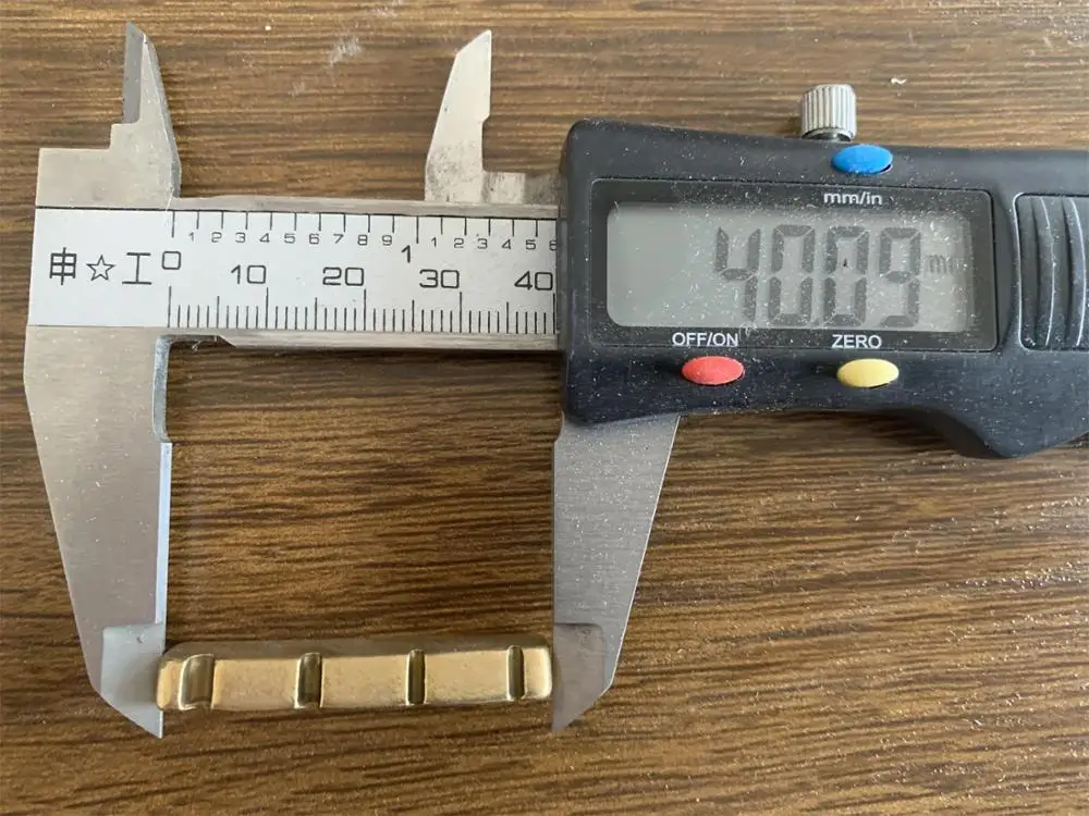 1 шт. латунная гайка для 4 струн и 5 |