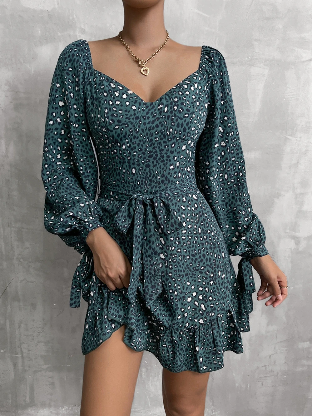 

2022 Ladies Fall New V Neck Glitter Tie Waist Irregular Long Sleeve Dress Women Fashion Lace Up Printed Chic Dresses