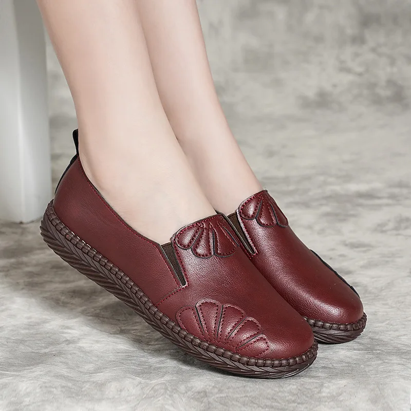 

2022 New Women's Korean Version Soft Leather Flat Shoes Fashion Soft Sole Leather 42 Size Womens Shoes Outdoor Casual Mom Shoes