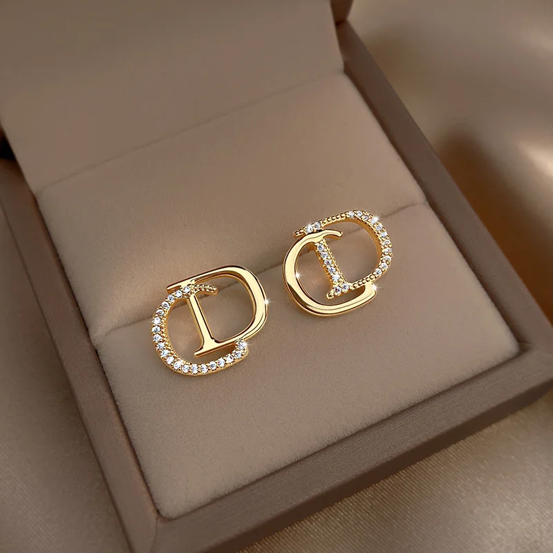 

Alphabet DG Earrings Women's Luxury Gold Earrings Personality Design Sense Simple Earrings Light Luxury Commuter Earrings