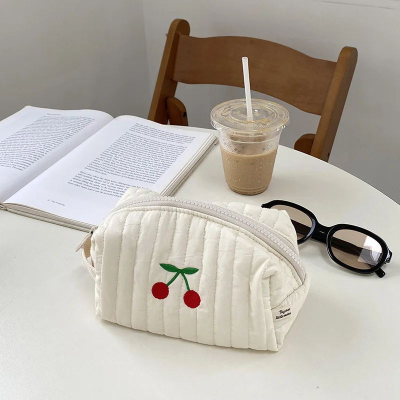

Bentoy Milkjoy Quilted Cotton Cosmetic Bag Portable Cute Cherry Embroidery Storage Bags Small Women Travel Zipper Makeup Pouch