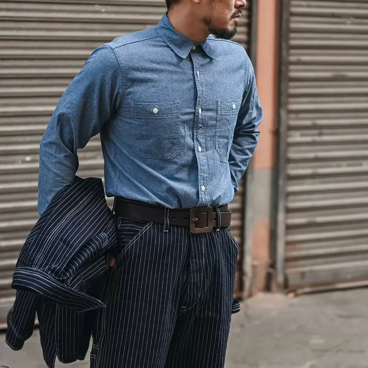 Классическая рубашка Chambray весенняя мужская рабочая с двумя карманами