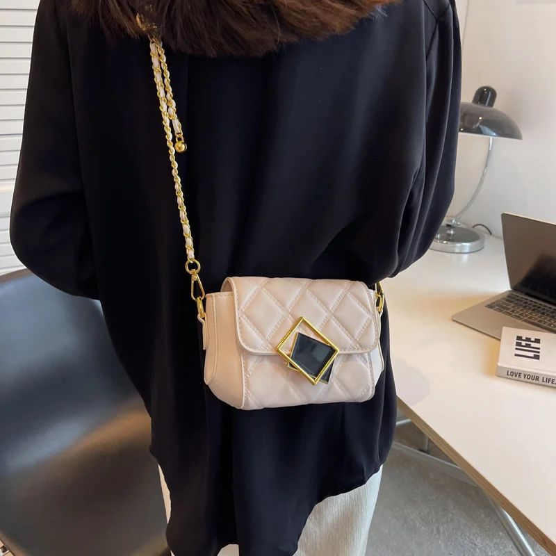 

Новинка 2022, женская маленькая квадратная сумка Lingge, корейская мода, рельефная женская сумка с цепочкой, простая Диагональная Сумка