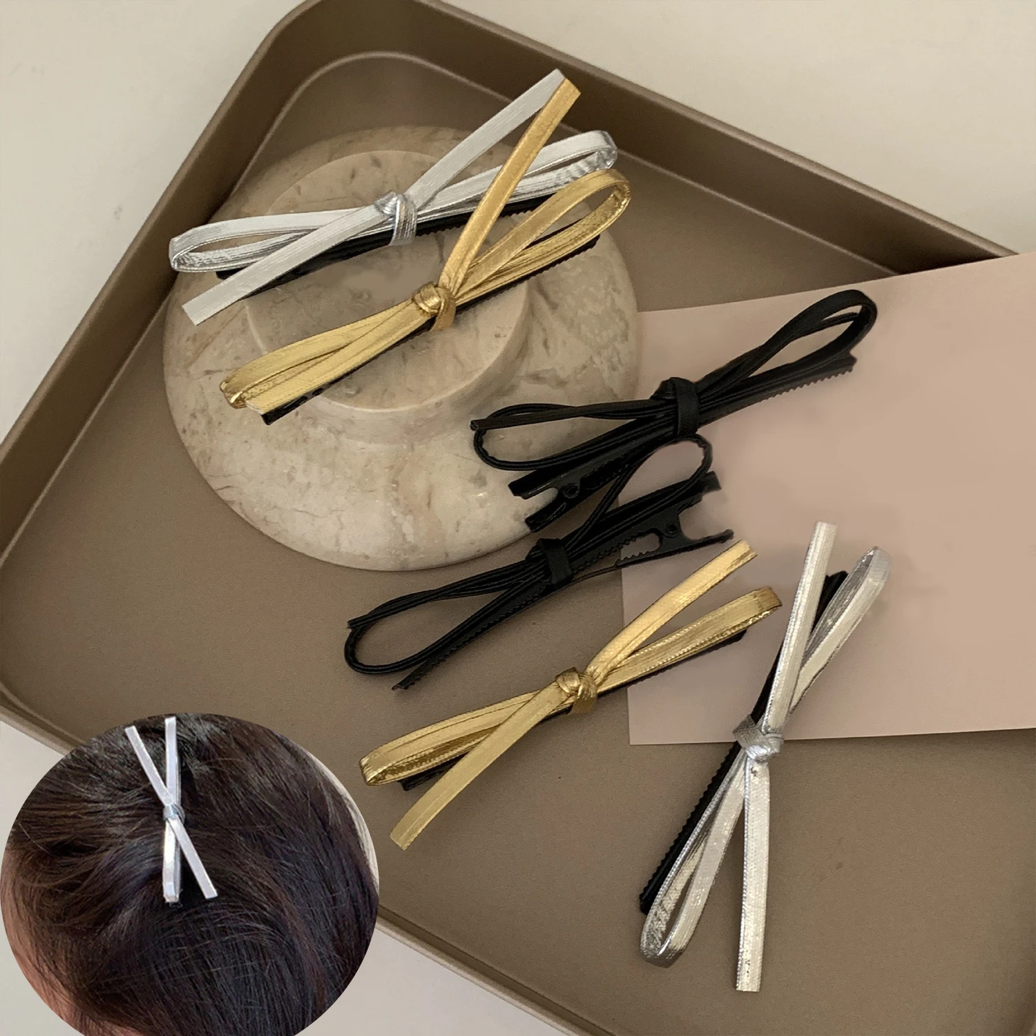 

Шпилька для волос из искусственной кожи с серебряным бантом в Корейском стиле, милая заколка для волос с бантом для девушек, Шпилька для волос, головной убор, аксессуары для волос