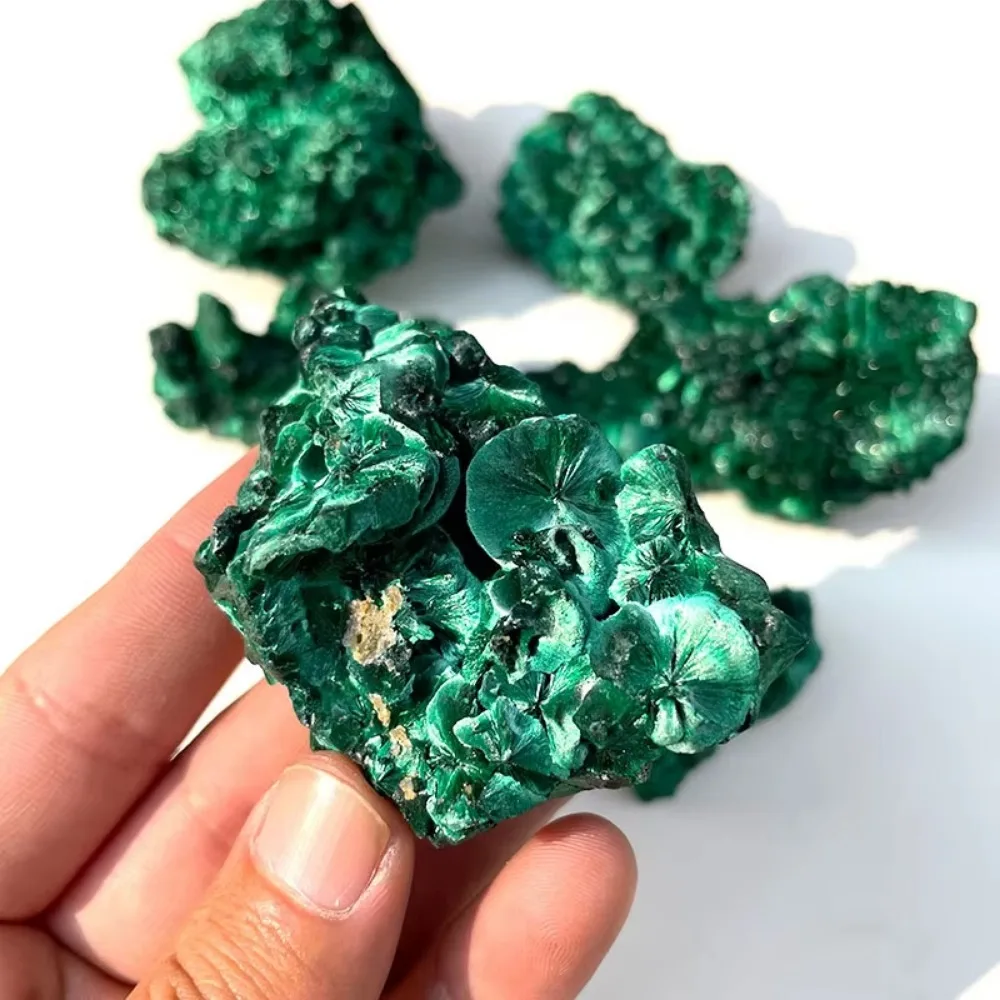 Необработанный зеленый малахит