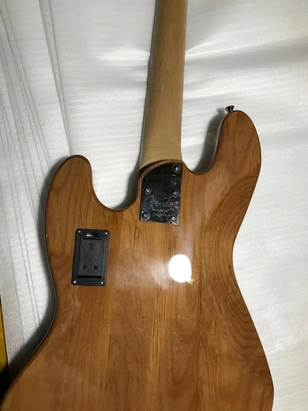 Classic high quality 4 string Jazz electric bass Natural color Alder body maple neck customizable free delivery |