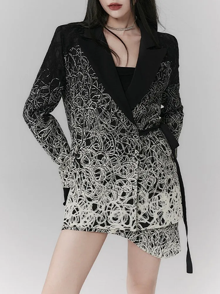 Рисунок 2 - Женский блейзер с отложным воротником