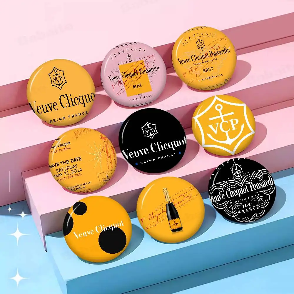 Фото Забавные круглые броши V-Veuve Clicquot ручной работы 32/44/58 мм с защелкой для рюкзаков, одежды, аксессуаров, значков, украшения для шляп №5