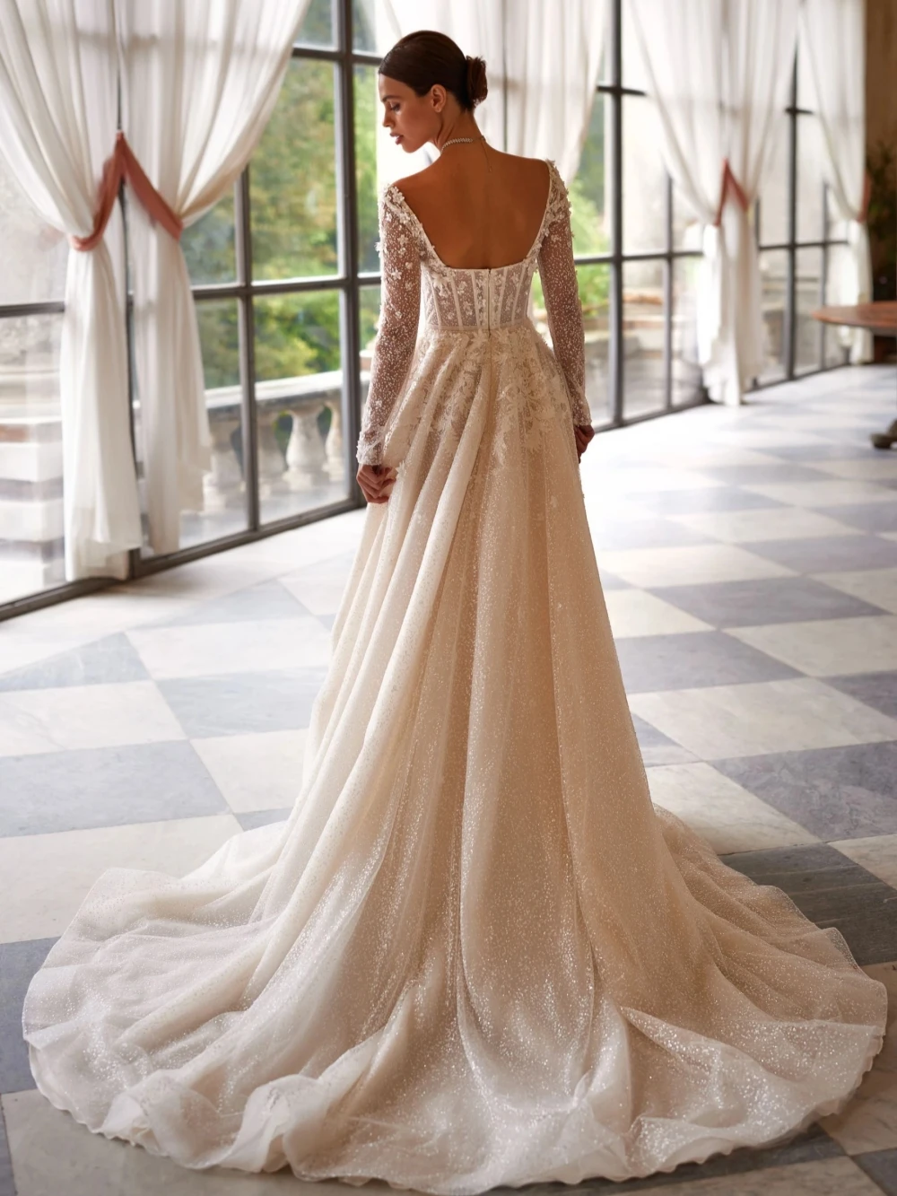 Сексуальное свадебное платье с глубоким v-образным вырезом и открытой спиной