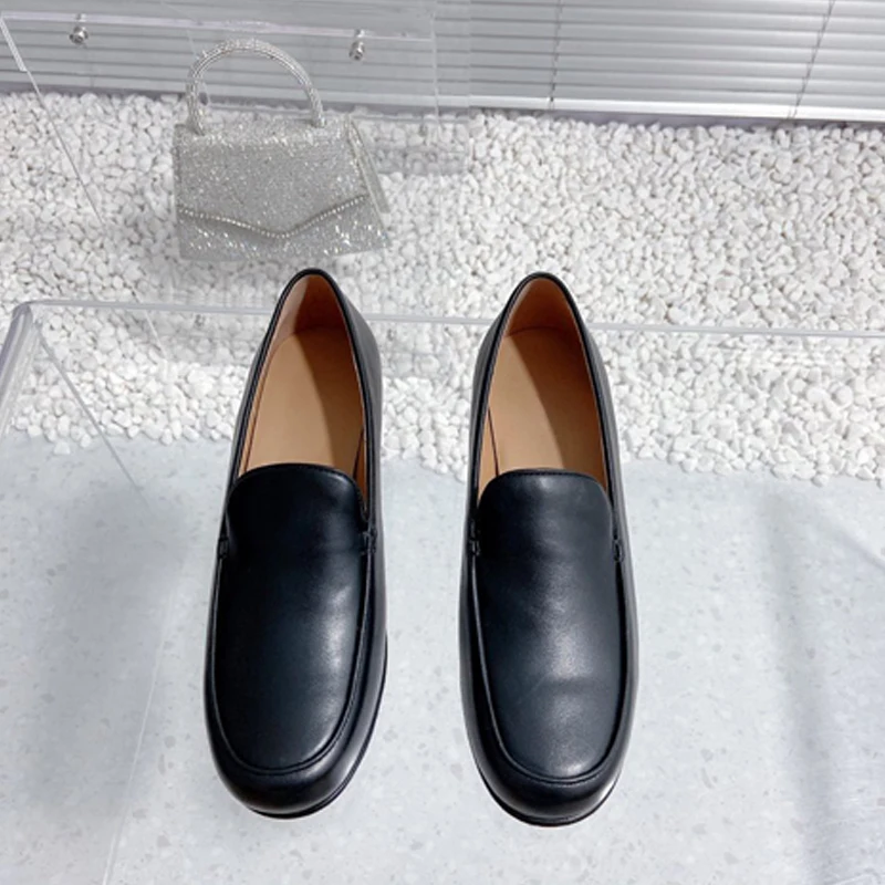 Женские туфли из натуральной кожи на плоской подошве