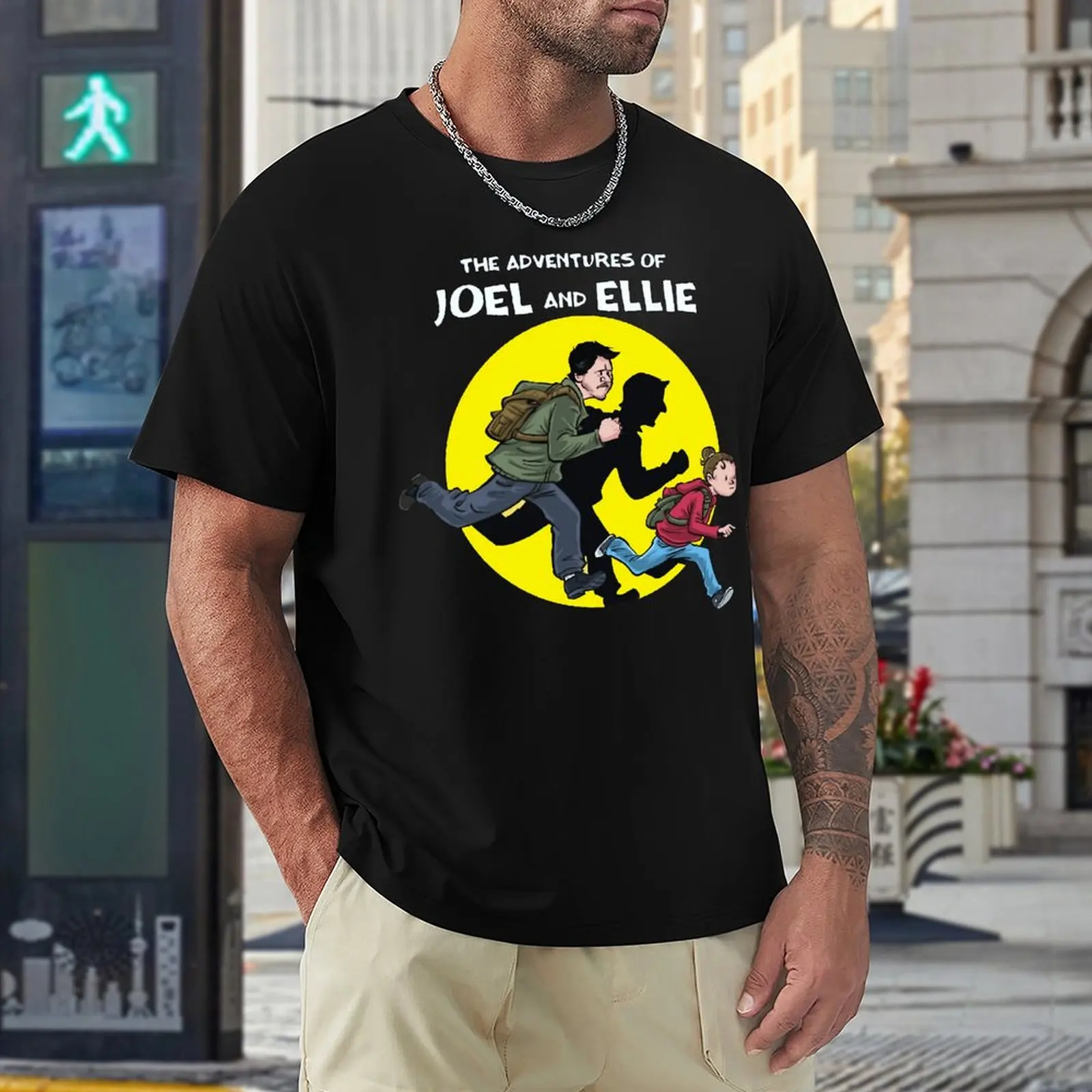 Футболка с круглым вырезом Приключения джоделя и Элли