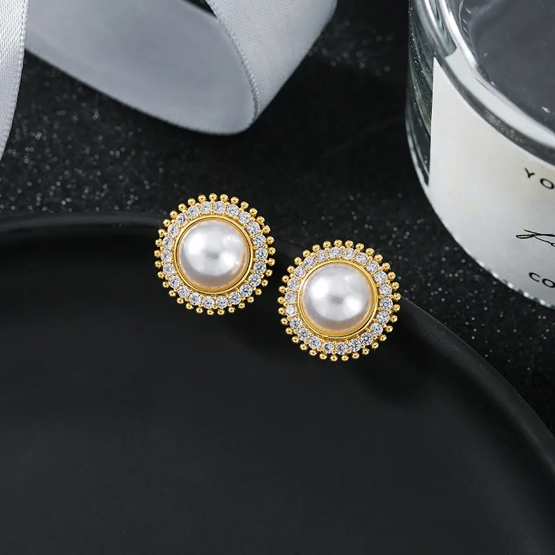 

fashion Imitation Pearl Design Stud Earrings for Women Exquisite Daily Wearable Golden earrings Elegant Wedding Accessories