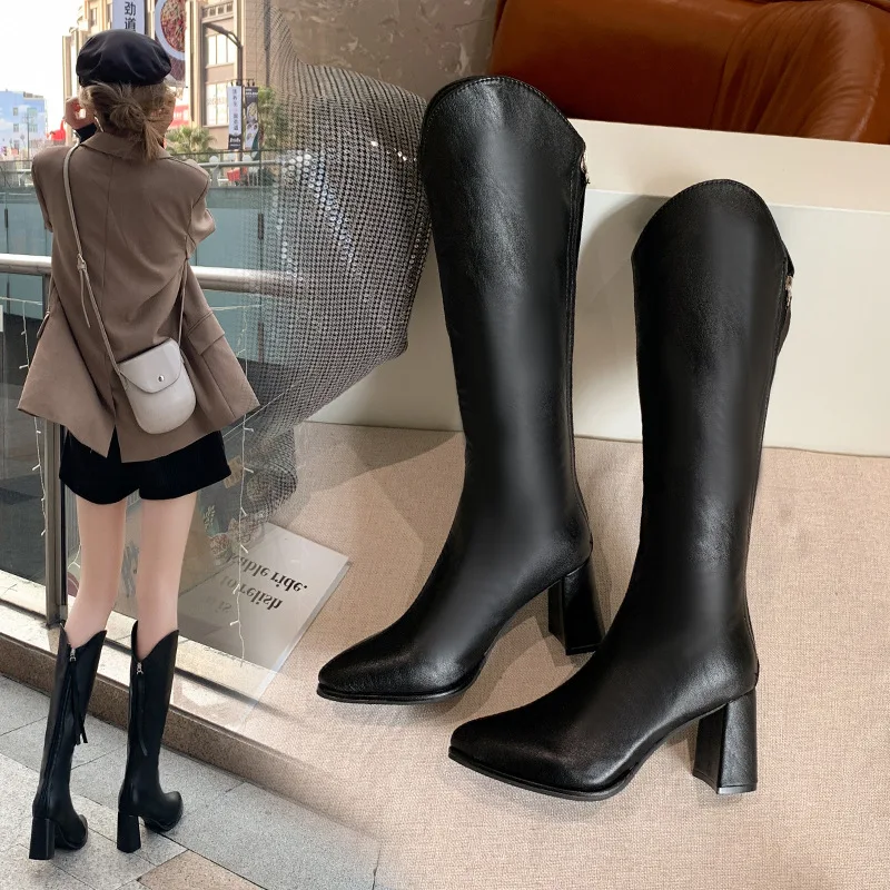 Осенние женские длинные сапоги модные до колена с острым носком и V-образным