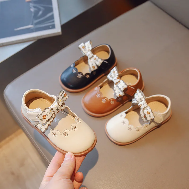 

Girls Leather Shoes Korean Fashion Soft Bottom Princess Baby Girl Shoes Embroidered Bow Flat Mary Janes Chaussure Enfant Fille
