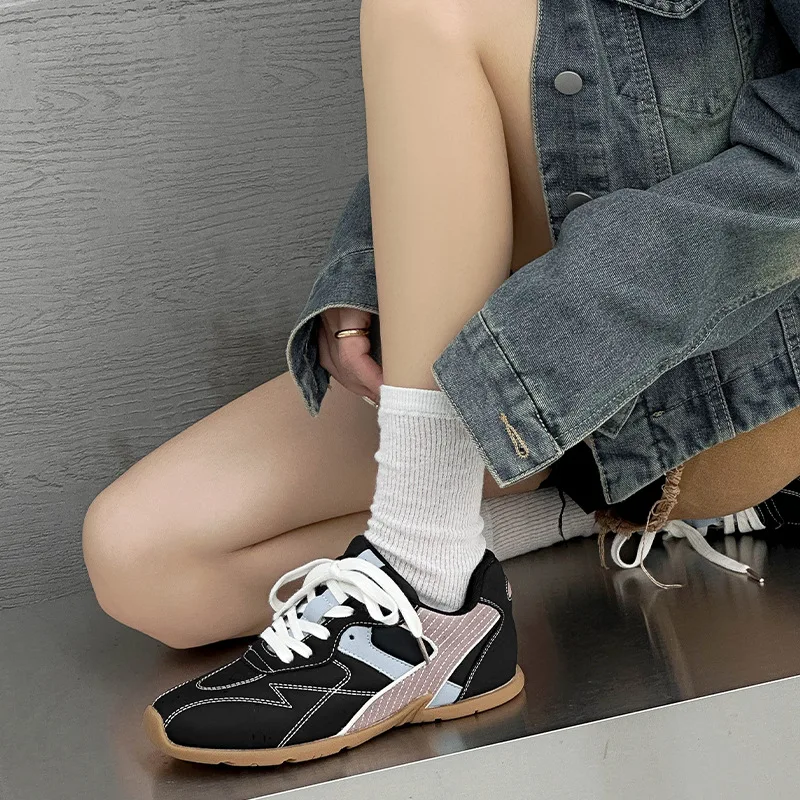 Кроссовки женские спортивные на шнуровке удобная повседневная обувь плоской