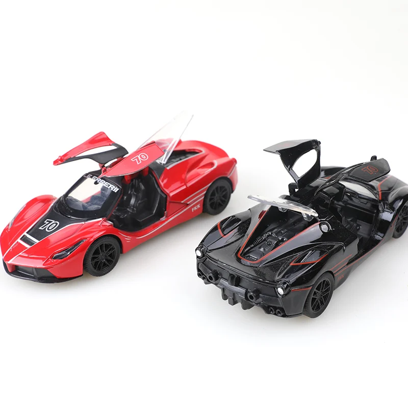 Фото Металлическая модель автомобиля LaFerrari (масштаб 1:36) с функцией отката, коллекционная игрушка-украшение для мальчиков и детей №1