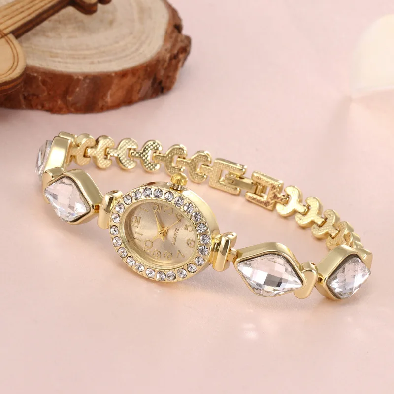 2023 High Quality Crystal Diamond Bracelet Korean Version Fashionable Student Small Dial, Multi Color Crystal Quartz Watch.