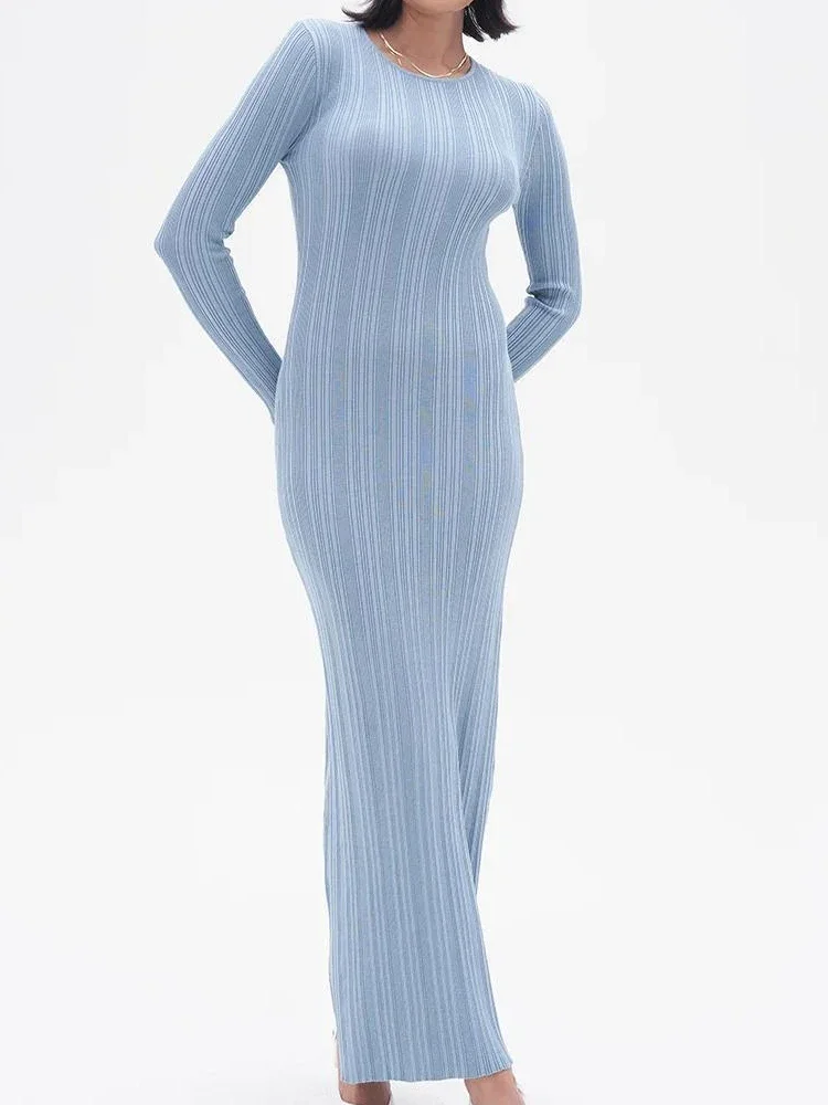 Женское однотонное платье-свитер в рубчик с длинными рукавами