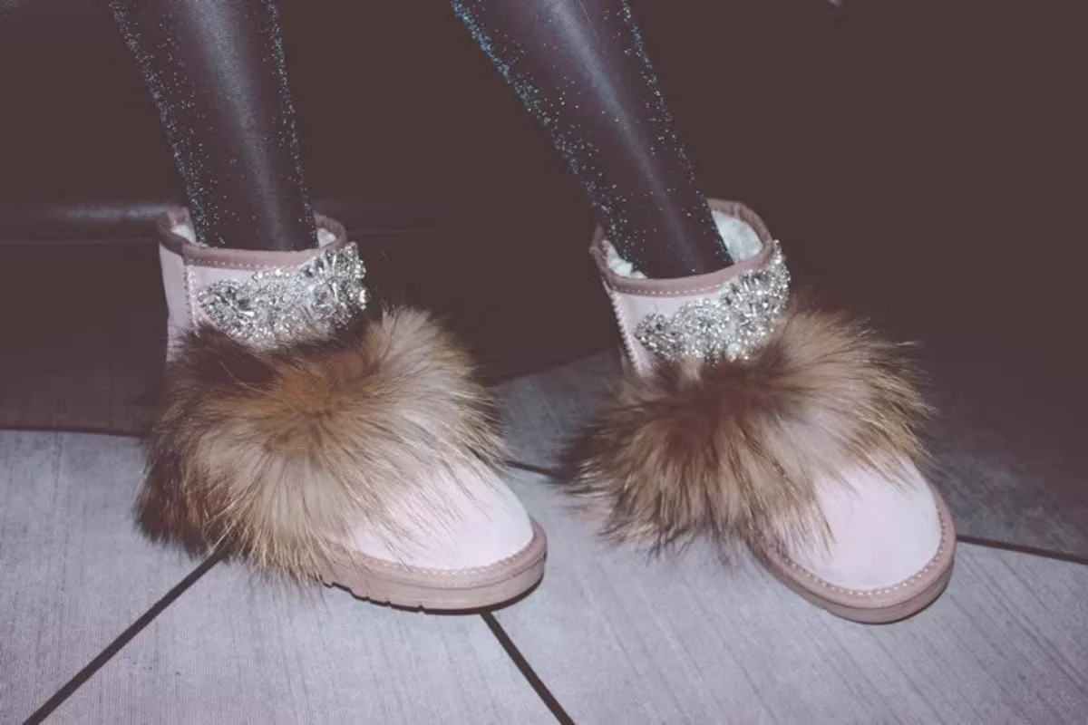 Сексуальные женские зимние теплые ботильоны с круглым носком украшенные