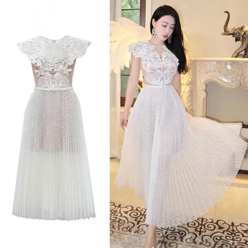 Женское кружевное платье с вышивкой элегантное модельное средней длины