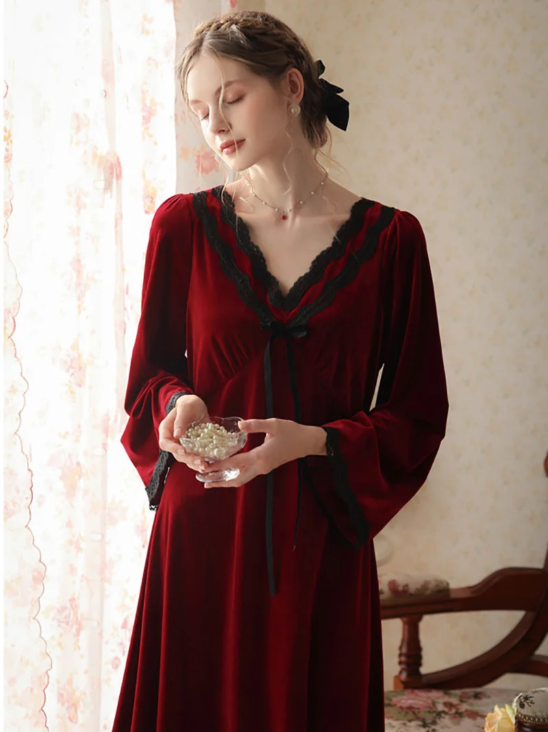 

French Style Velvet Night Dress for Women Long Sleeve Velour Robe V Neck Elegant Sleepwear Princess Nightwear Vintage Nightgowns