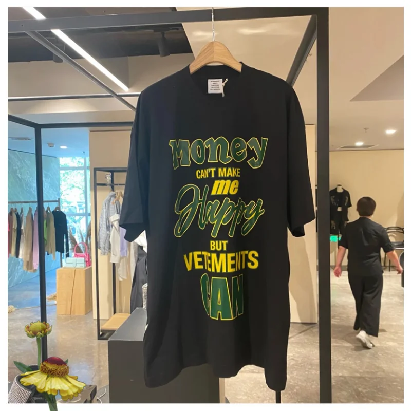 

Футболка Vetement с надписью MONEY CAN't MAKE ME HAPPY, но Vetement CAN 1:1, футболки с логотипом, отправка на один день, футболка с коротким рукавом