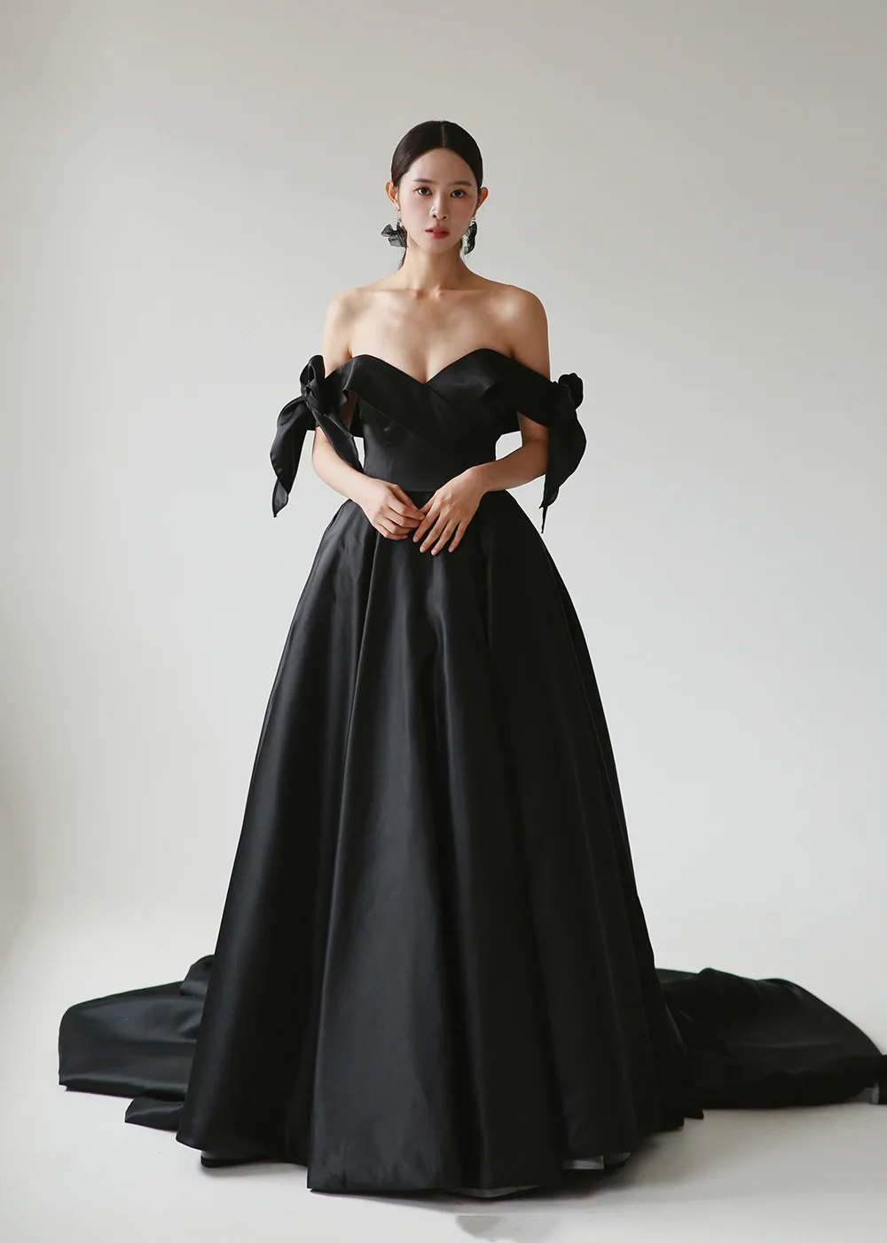 

2023 Halter SleevelessA-LINE Pleat Long Formal Evening Dress Floor Length Sweep Train Classy Prom Gown For Woman 프롬드레스