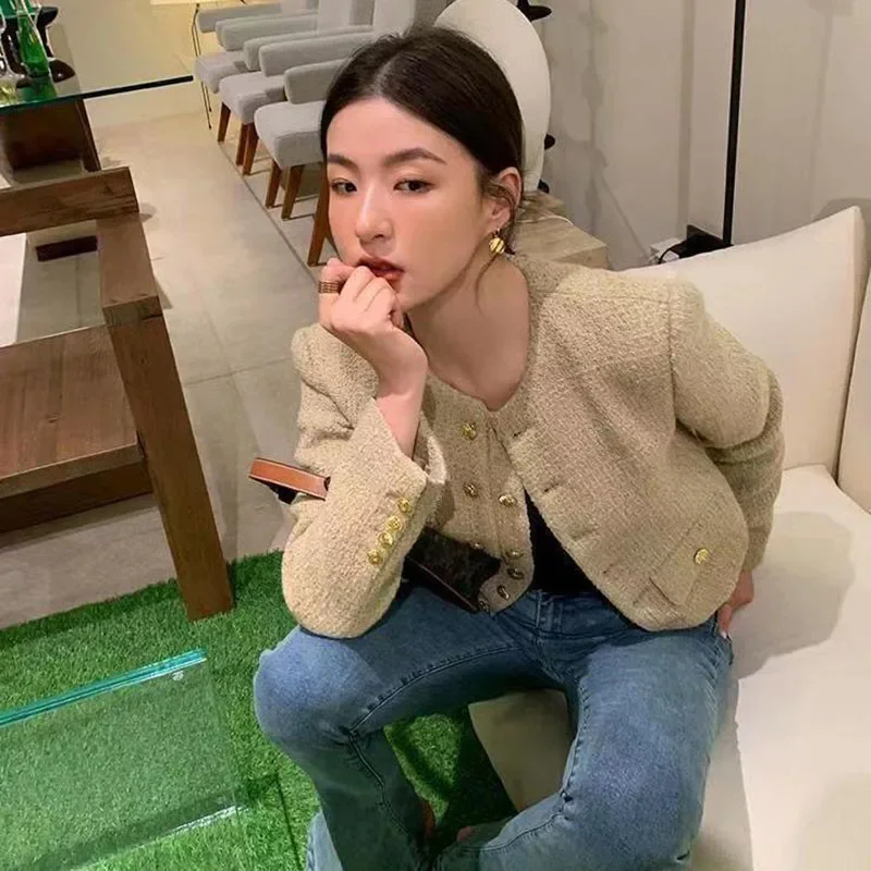 Женская двубортная куртка с карманами