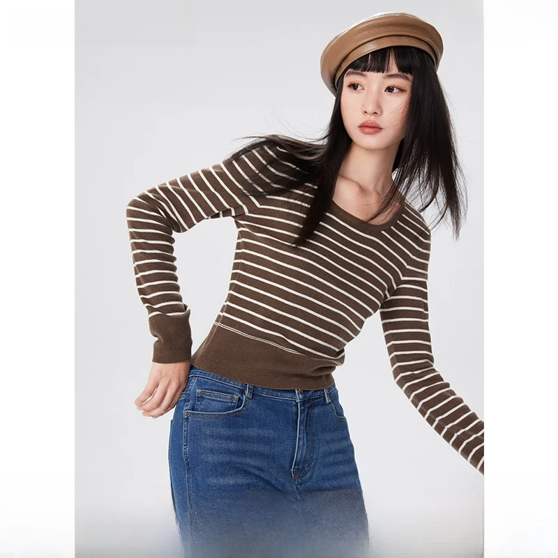 Вязаный свитер в полоску с красными рукавами и торговым центром Hopeshow осень 2023