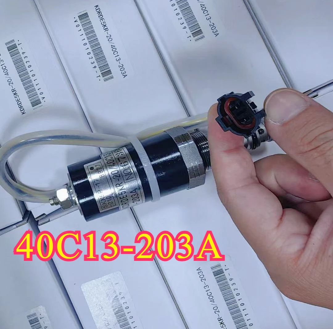 Фото SKX5P-17-210 KDRDE5KR-20 40C13-203A EZ20V00018F1 Электромагнитный клапан для Kobelco SK200-6E SK230-6E SK200-8 SK120 SK135 SK200 SK210 №1