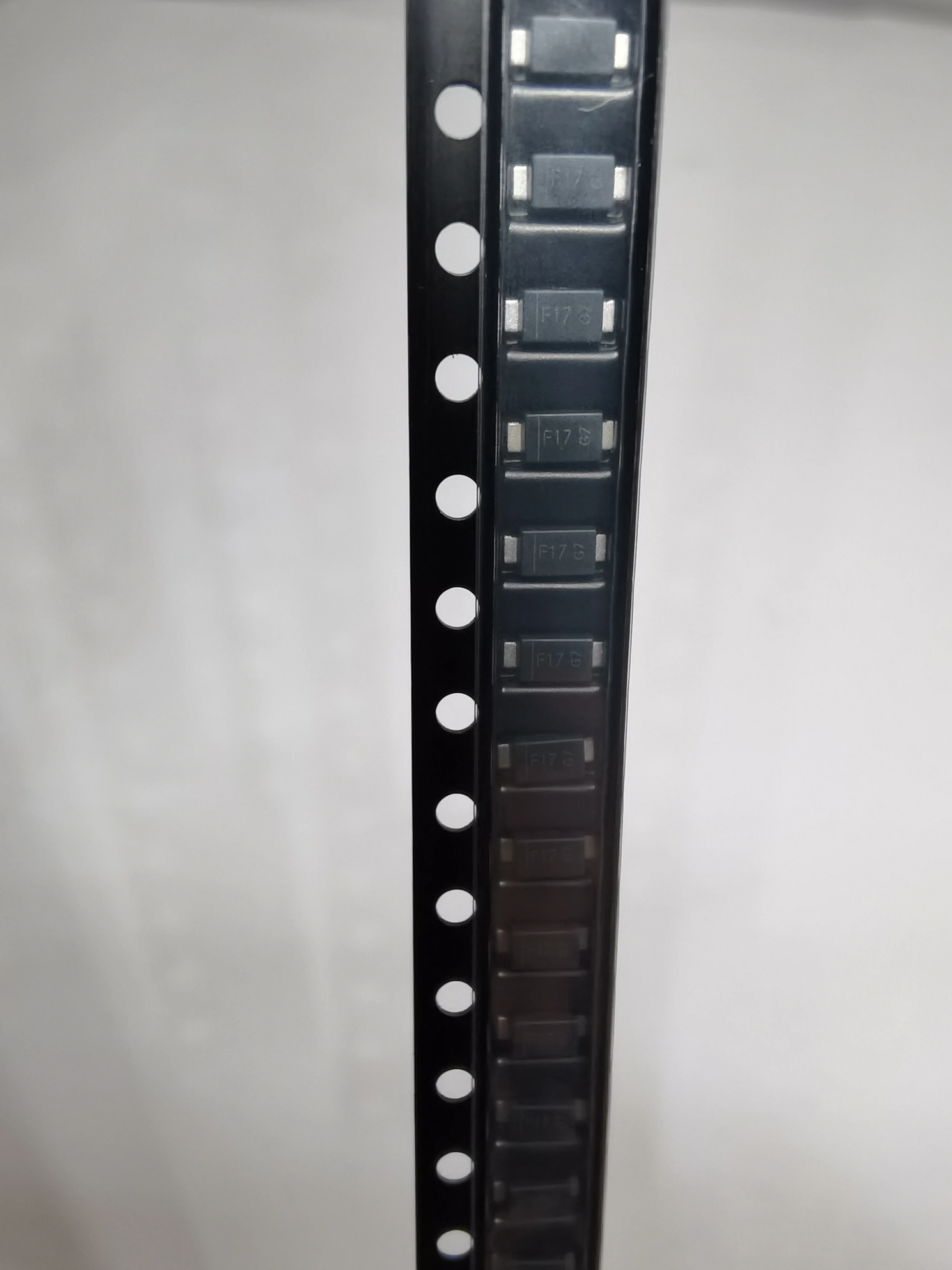 100% New Original 10PCS-500PCS/LOT DFLS160-7 Marking: F17 DIODE SCHOTTKY 60V 1A PWRDI123 IN STOCK | Diodes