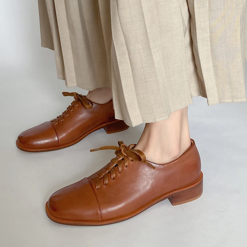 Туфли-лодочки женские на низком каблуке с закругленным носком весна-осень