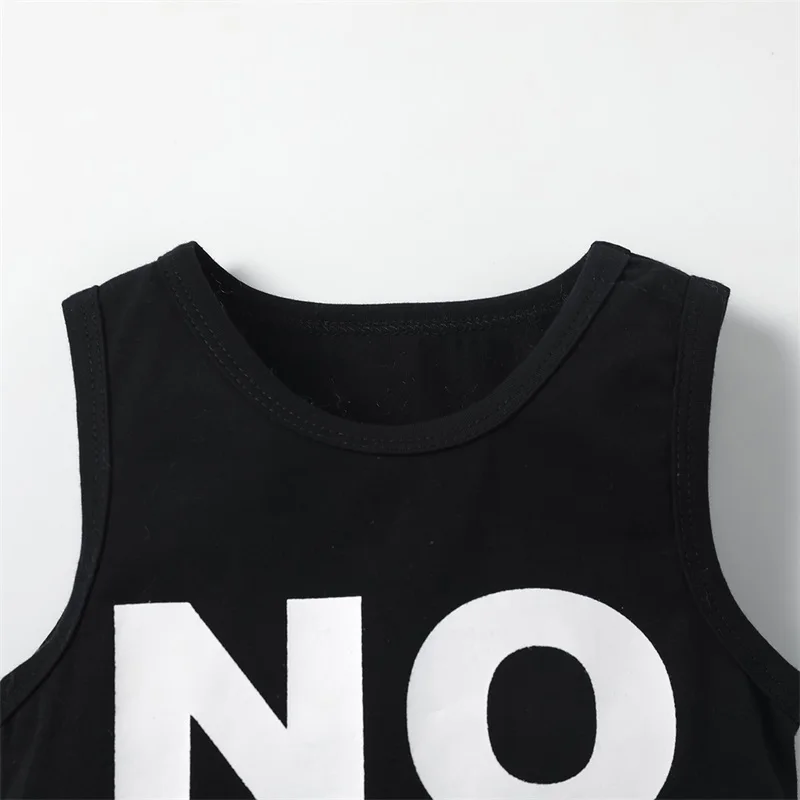 Комплект для новорожденных мальчиков майка с буквенным принтом и шорты