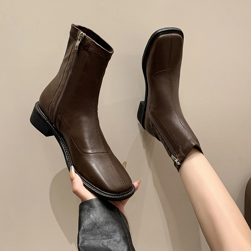 Женские ботинки на плоской подошве низкие резиновые римские туфли из