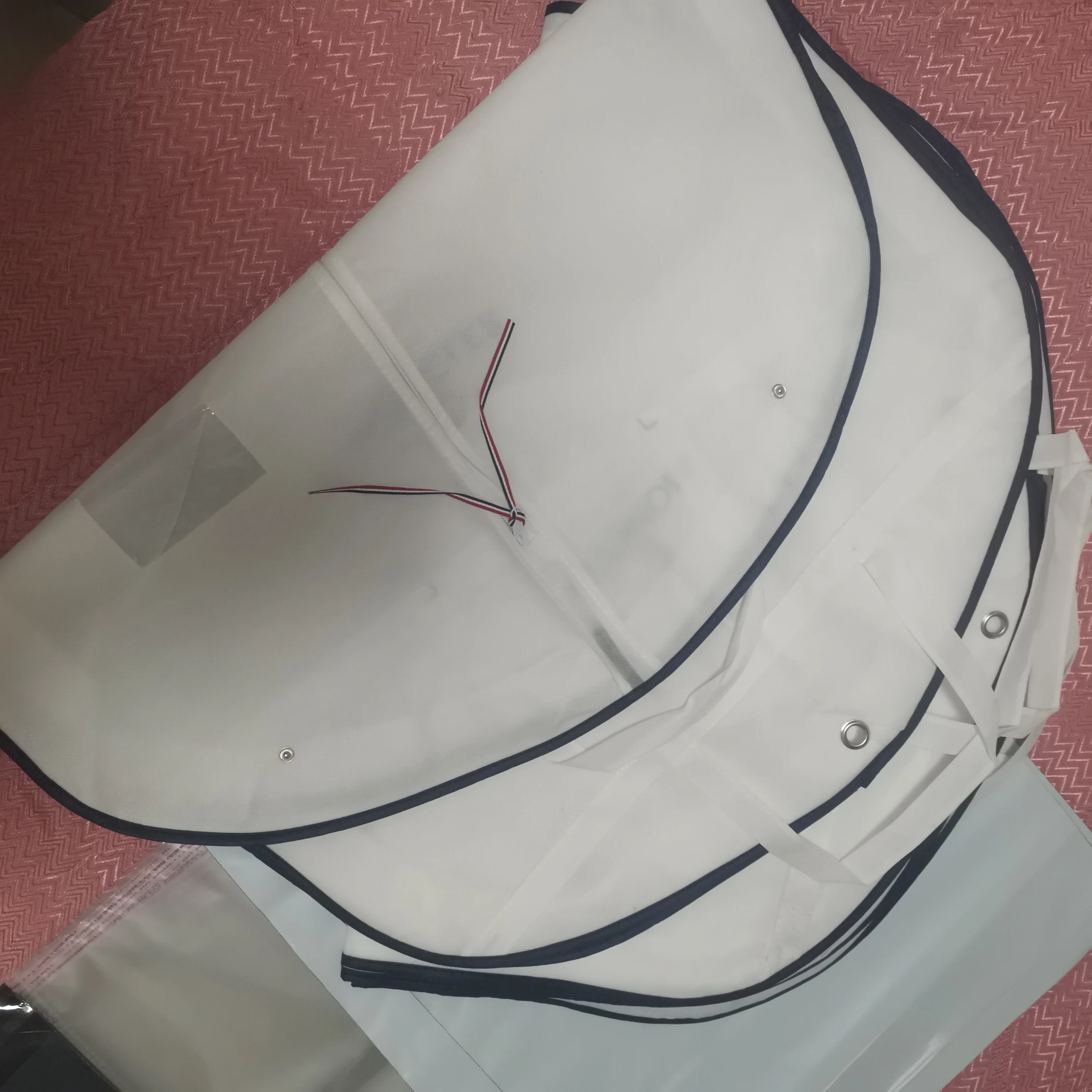 

dust bag Not sent separately Must be purchased with the jacket