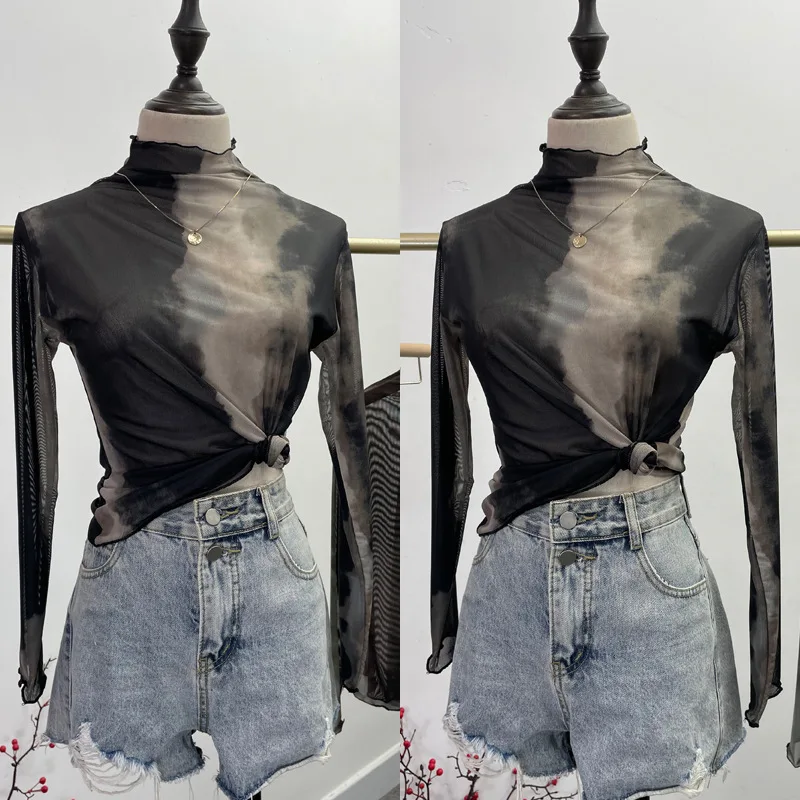 Женский топ с волнистыми краями и полувысоким воротником из смешанной сетки