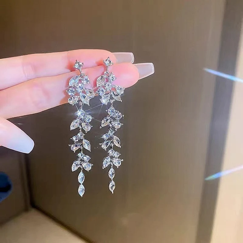

Hot Sale Exquisite Leaves Long Tassel Earrings for Women Full Rhinestone AAA Zircon Dangle Earring Party Wedding Jewelry Gifts