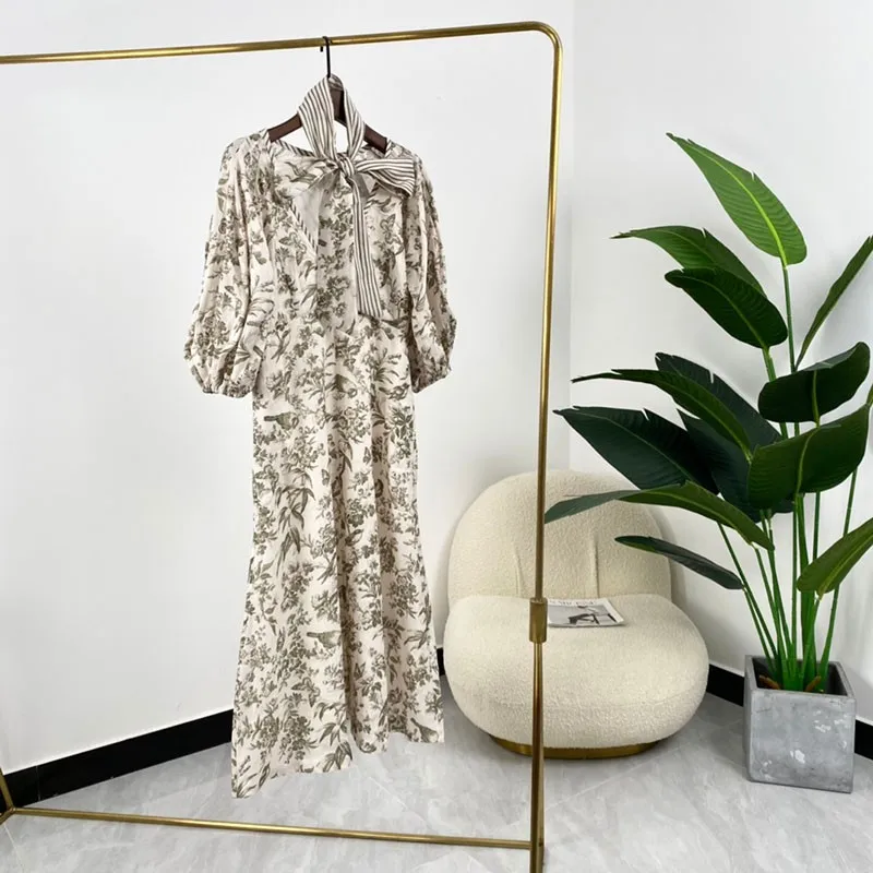 

Женское льняное платье с цветочным принтом, V-образным вырезом и пышными рукавами