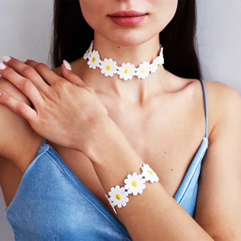 

Daisy Set Embroidery Choker and Bracelet