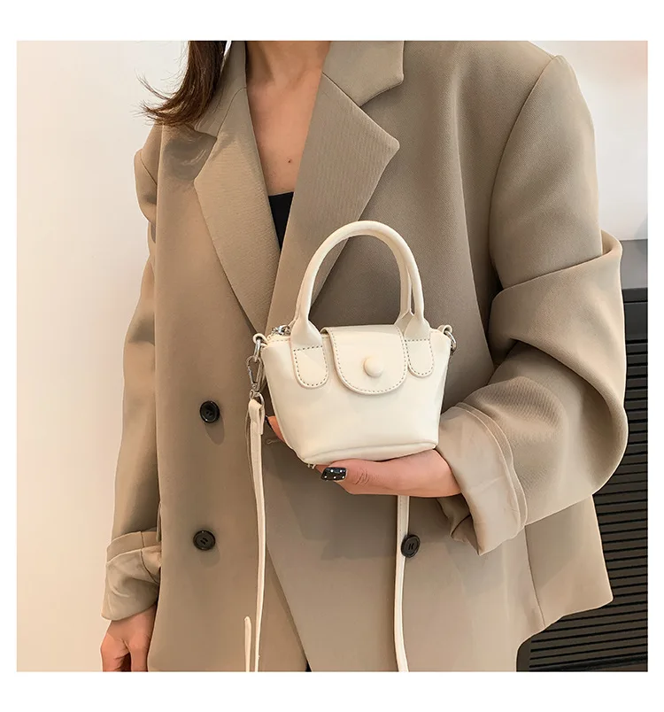 Dumpling Bun 2023 New Trend Fashion Women One Shoulder Crossbody Bag Handheld Change Street Makeup Mouth Red Bag