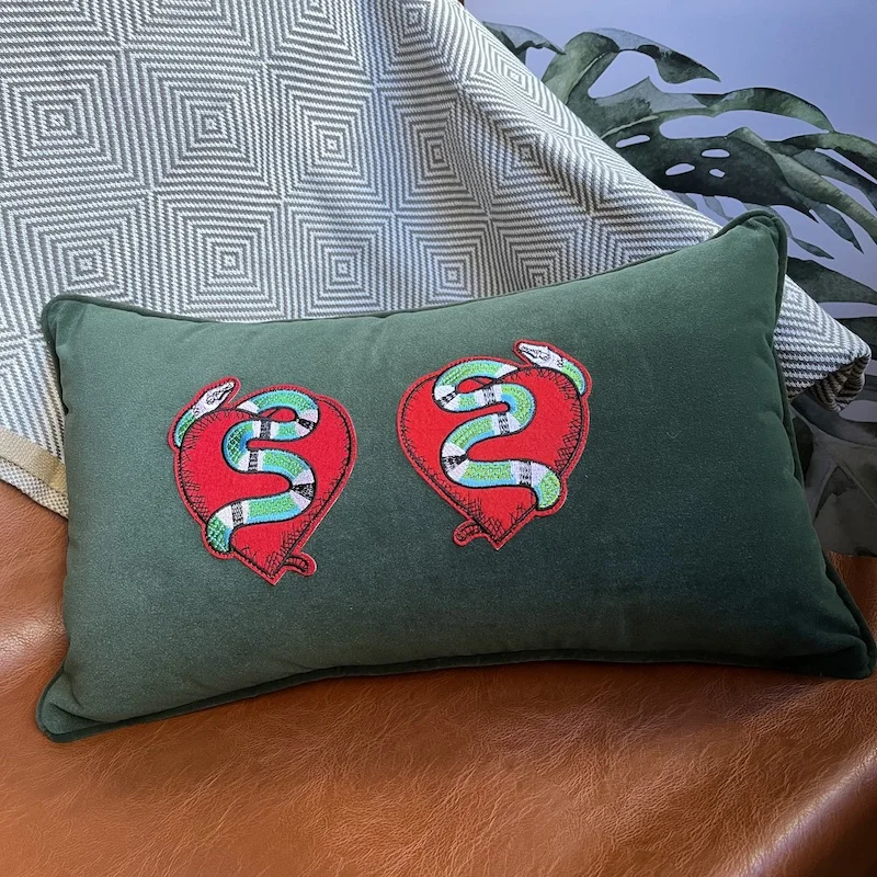

DUNXDECO Luxury Velvet Retro Love Red Heart Snakes Patchwork Embroidery Cushion Cover Decorative Pillow Case Sofa Chair Coussin