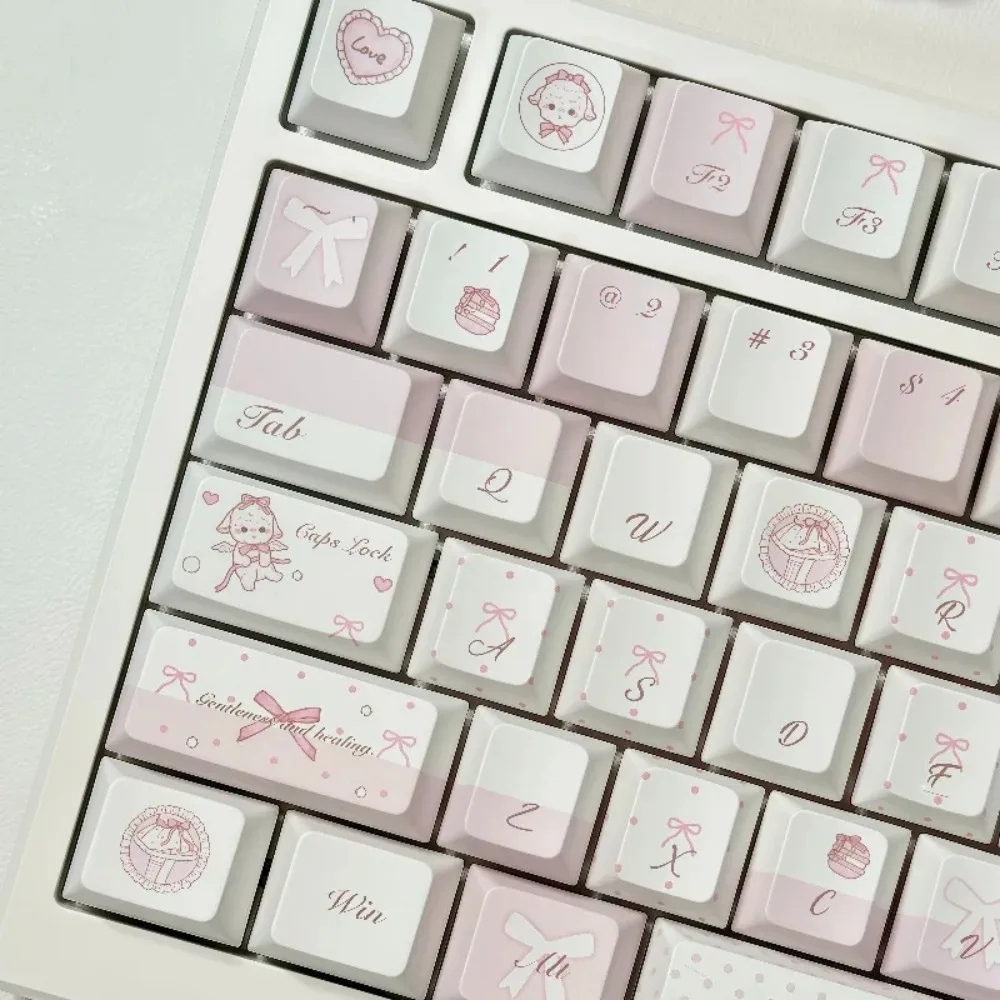 Фото Розово-белые кейкапы с тематикой овечек, профиль Cherry, PBT, горячая сублимация, оригинальная высота, аксессуары для механических клавиатур №4